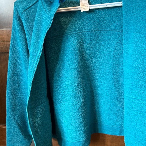 Patagonia Hooded Fleece Zip-up - Picture 12 of 15